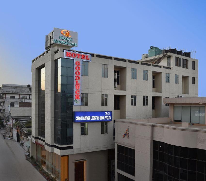 Airport Hotel Goodluck New Delhi Exterior photo